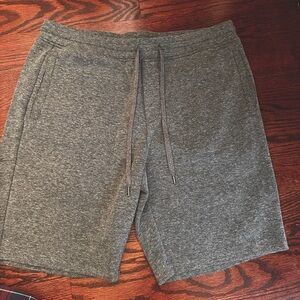 RW&CO men’s short pants size Medium like new condition.